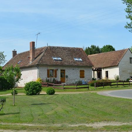 La Ferme Du Chateau Bed & Breakfast Tresnay Bagian luar foto