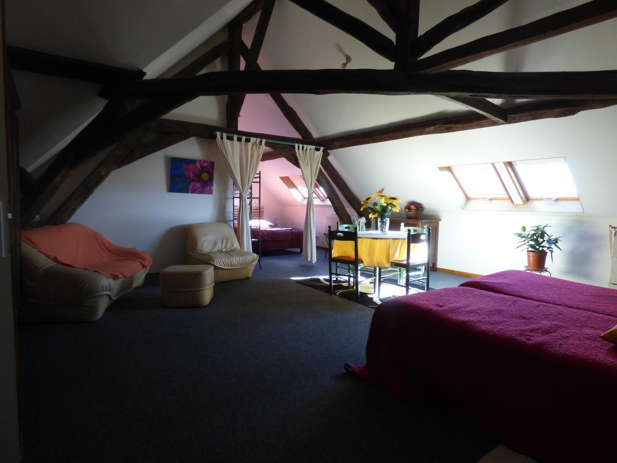 La Ferme Du Chateau Bed & Breakfast Tresnay Bagian luar foto
