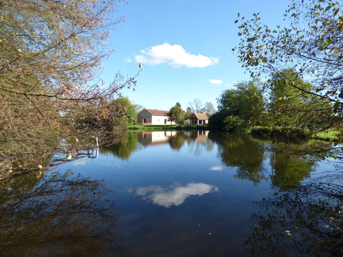 La Ferme Du Chateau Bed & Breakfast Tresnay Bagian luar foto