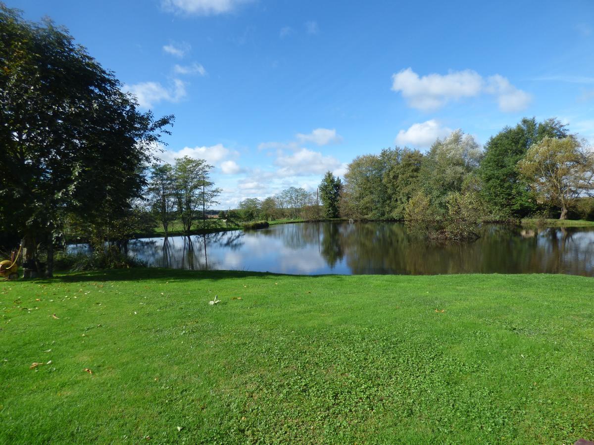 La Ferme Du Chateau Bed & Breakfast Tresnay Bagian luar foto