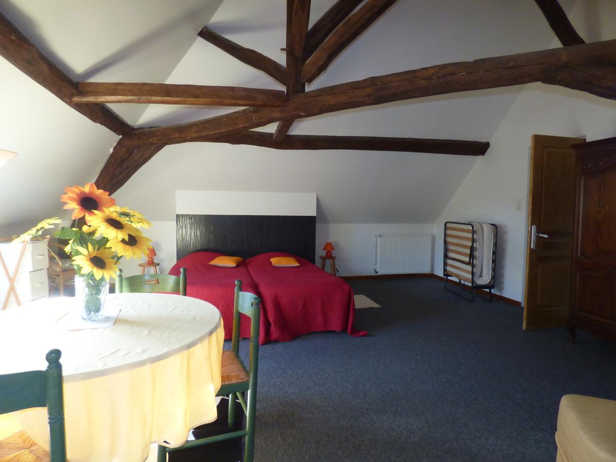 La Ferme Du Chateau Bed & Breakfast Tresnay Bagian luar foto
