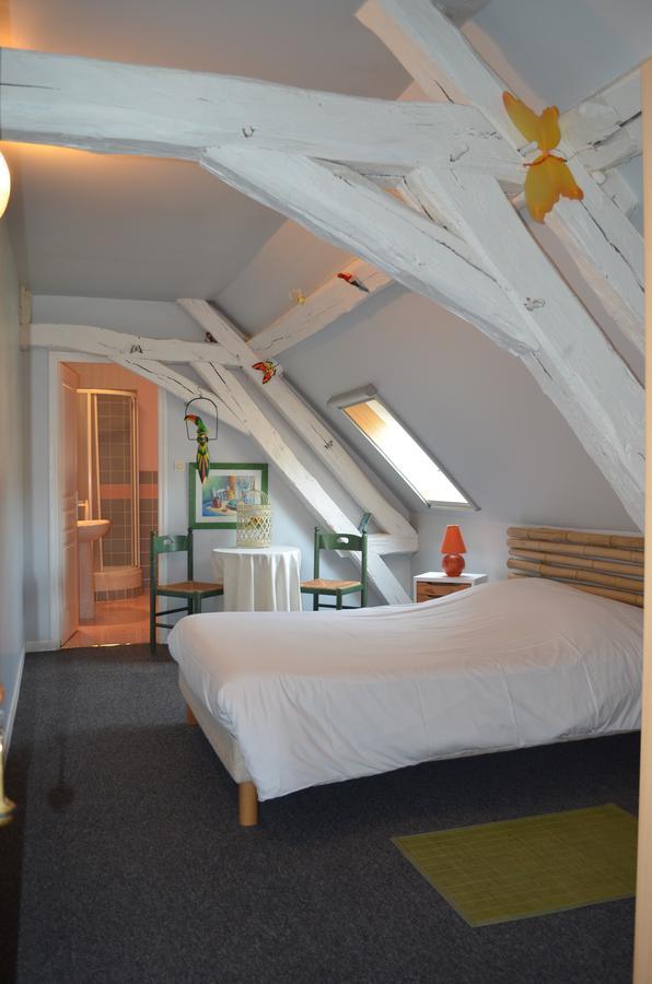 La Ferme Du Chateau Bed & Breakfast Tresnay Bagian luar foto