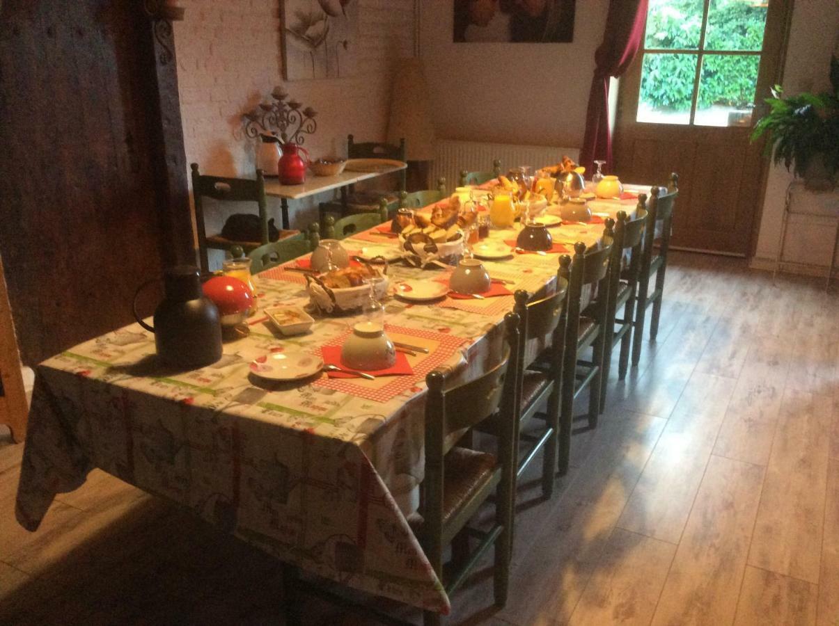 La Ferme Du Chateau Bed & Breakfast Tresnay Bagian luar foto